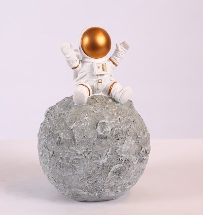 رائد فضاء ديكوري