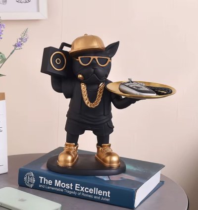 كلب ديكوري مع صينية تقديم