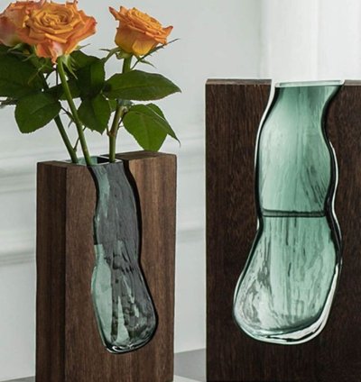 فازة كريستال بإطار خشبي