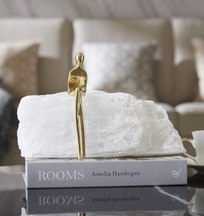 قطعة ديكورية على شكل انسان