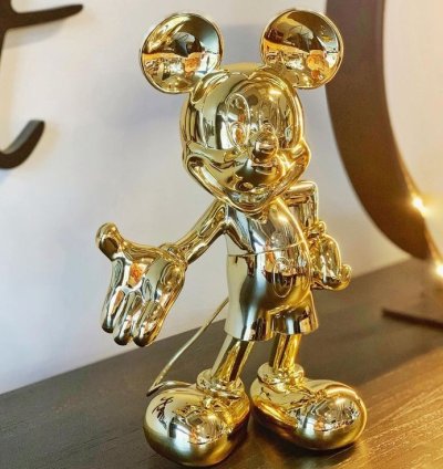 قطعة ديكورية على شكل ميكي ماوس