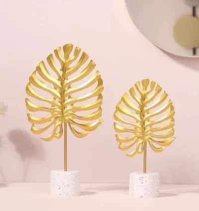 استاند ديكوري على شكل ورقة شجر ذهبية