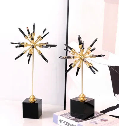 ستاند ديكوري على شكل نجمة ذهبية