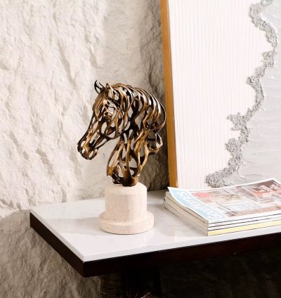 قطعة ديكورية على شكل رأس حصان