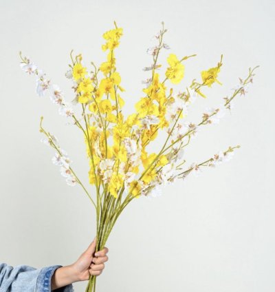 زهور صناعية أنيقة