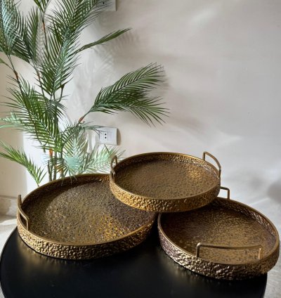 صواني تقديم معدنية