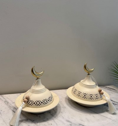 A modern crescent-inspired date bowl